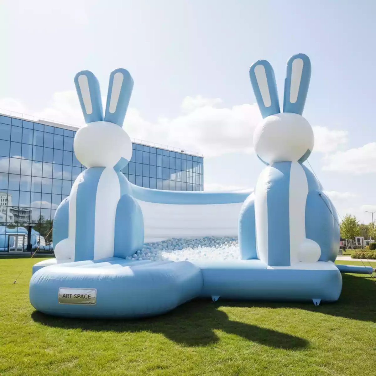 Аренда Батут с сухим бассейном Зайцы в Omega Sirius — ART SPACE