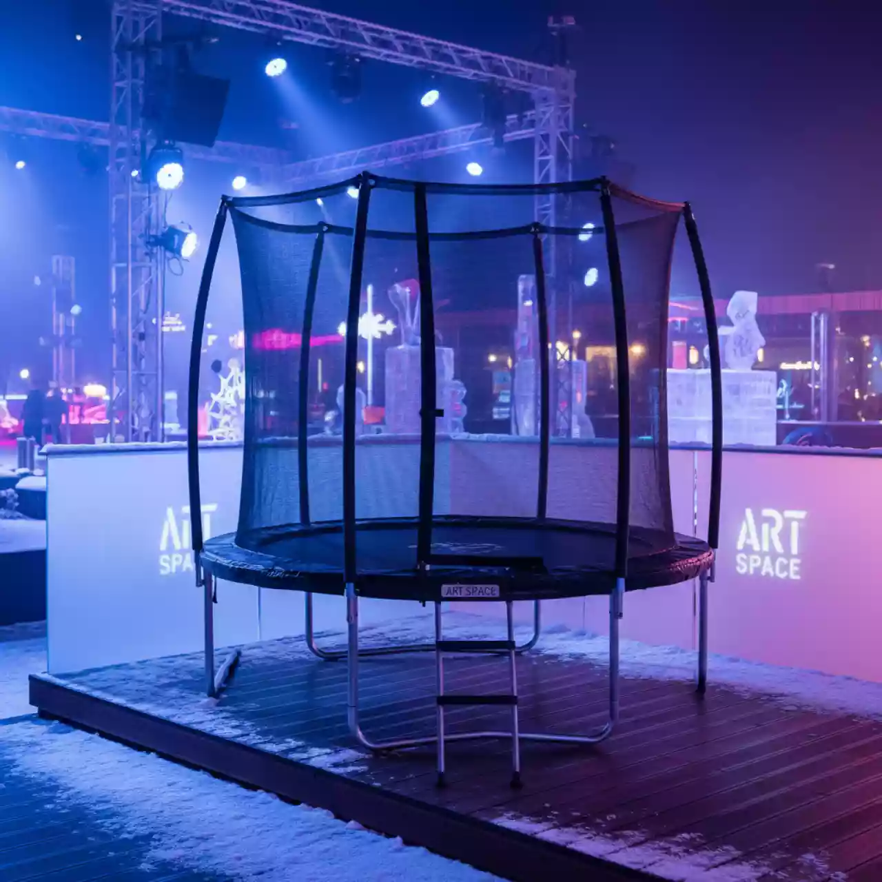 Аренда Батут уличный Green Glade с сеткой и лестницей 8 футов 3 ножки 3 стойки в ресторане «Brunello» — ART SPACE