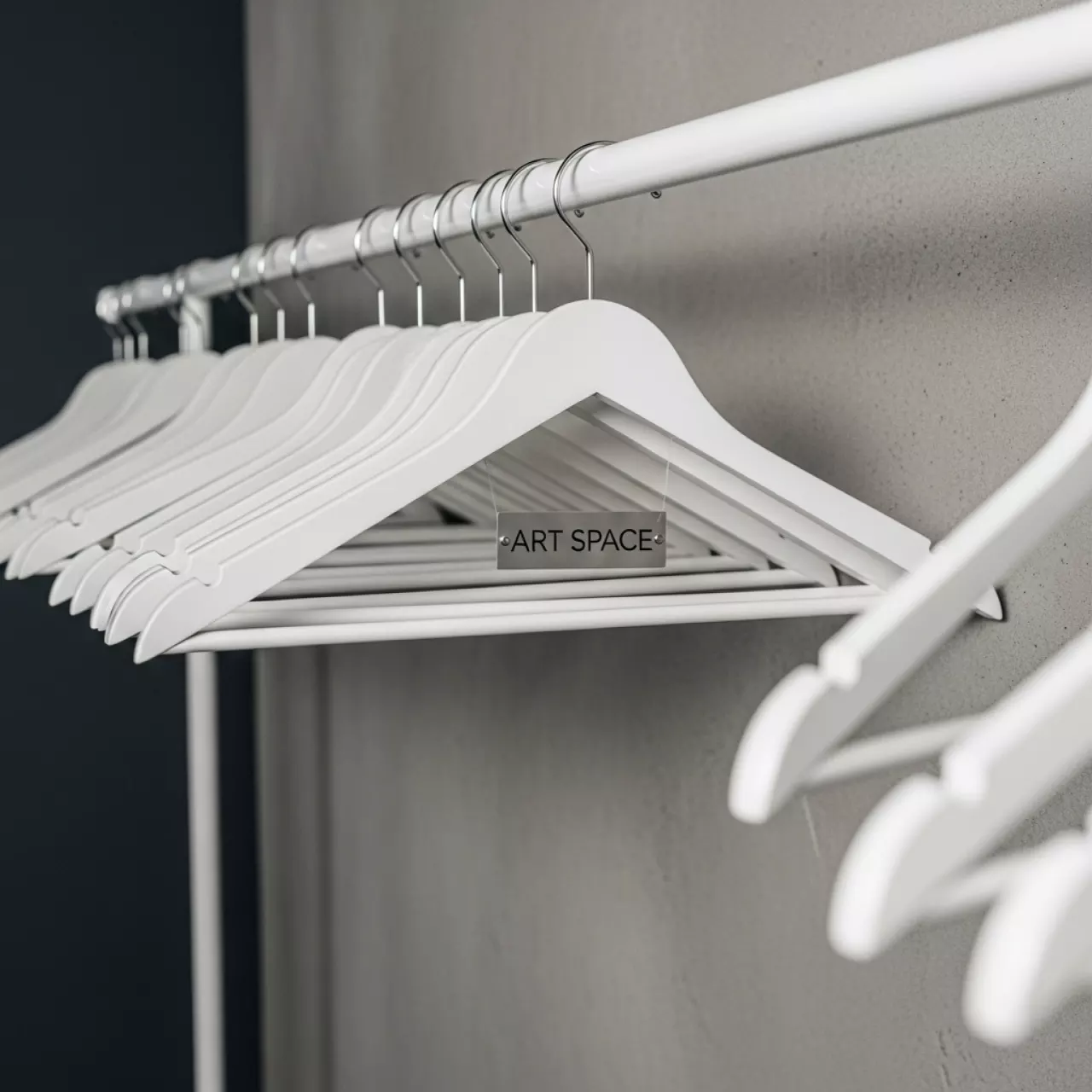 Аренда Белых Плечиков в ресторане «Сыроварня» — ART SPACE