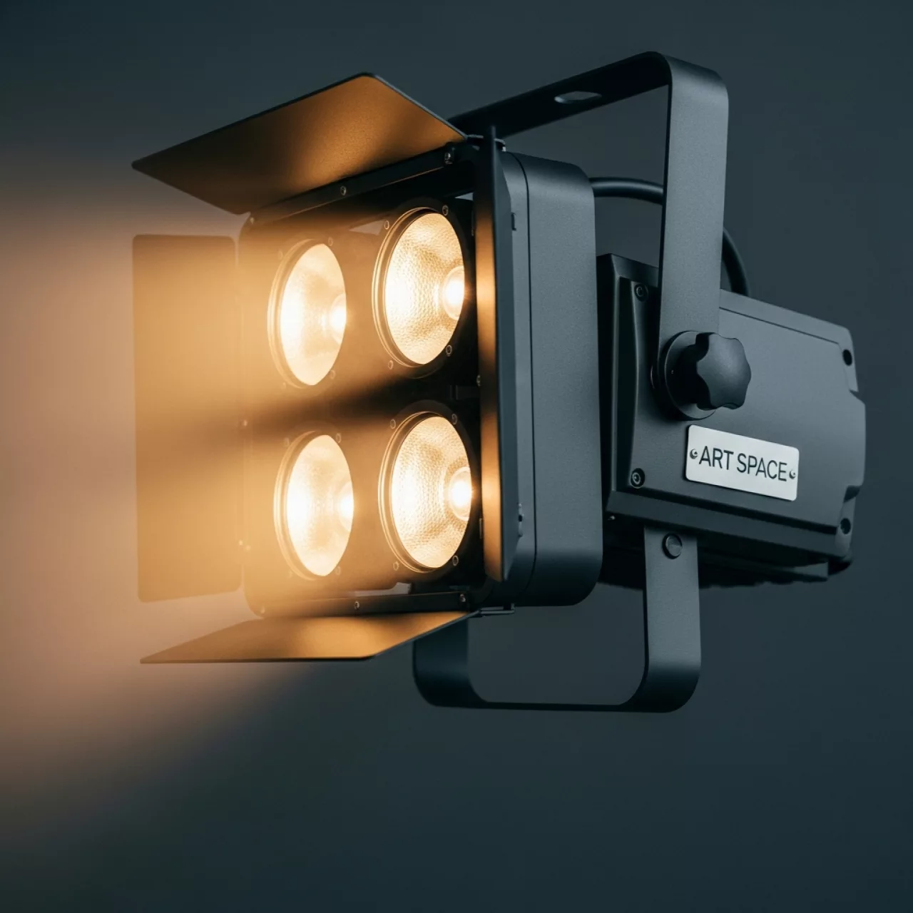 Аренда Блиндер четырехламповый Molfeys DWE 4х650 в Mövenpick Hotel — ART SPACE