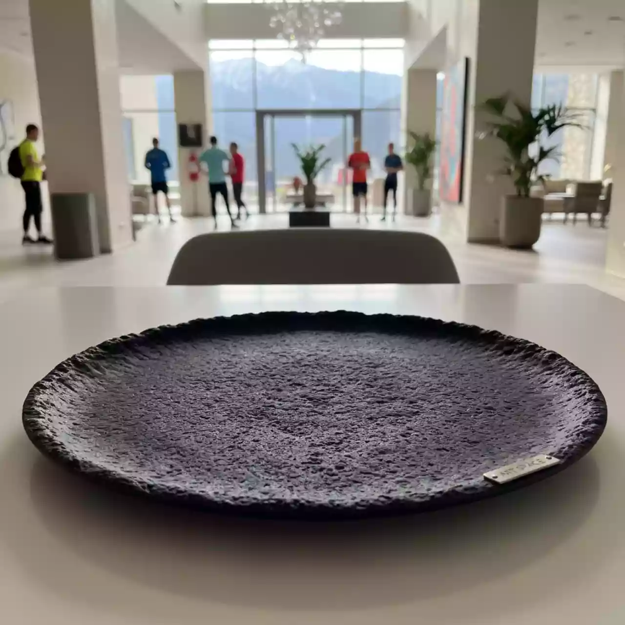 Аренда Блюдо Black Raw Stellar 40 см в Novotel Resort — ART SPACE