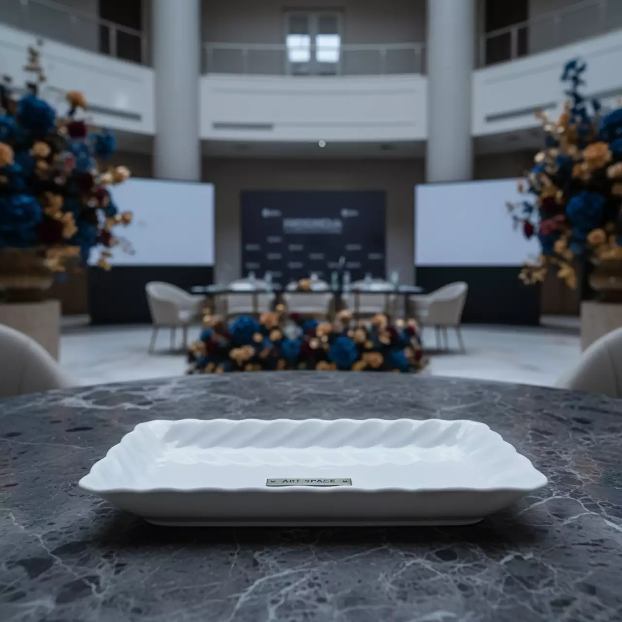 Аренда Блюдо прямоугольное Chan Wave 275х180х30 мм в Rodina Grand Hotel & SPA — ART SPACE