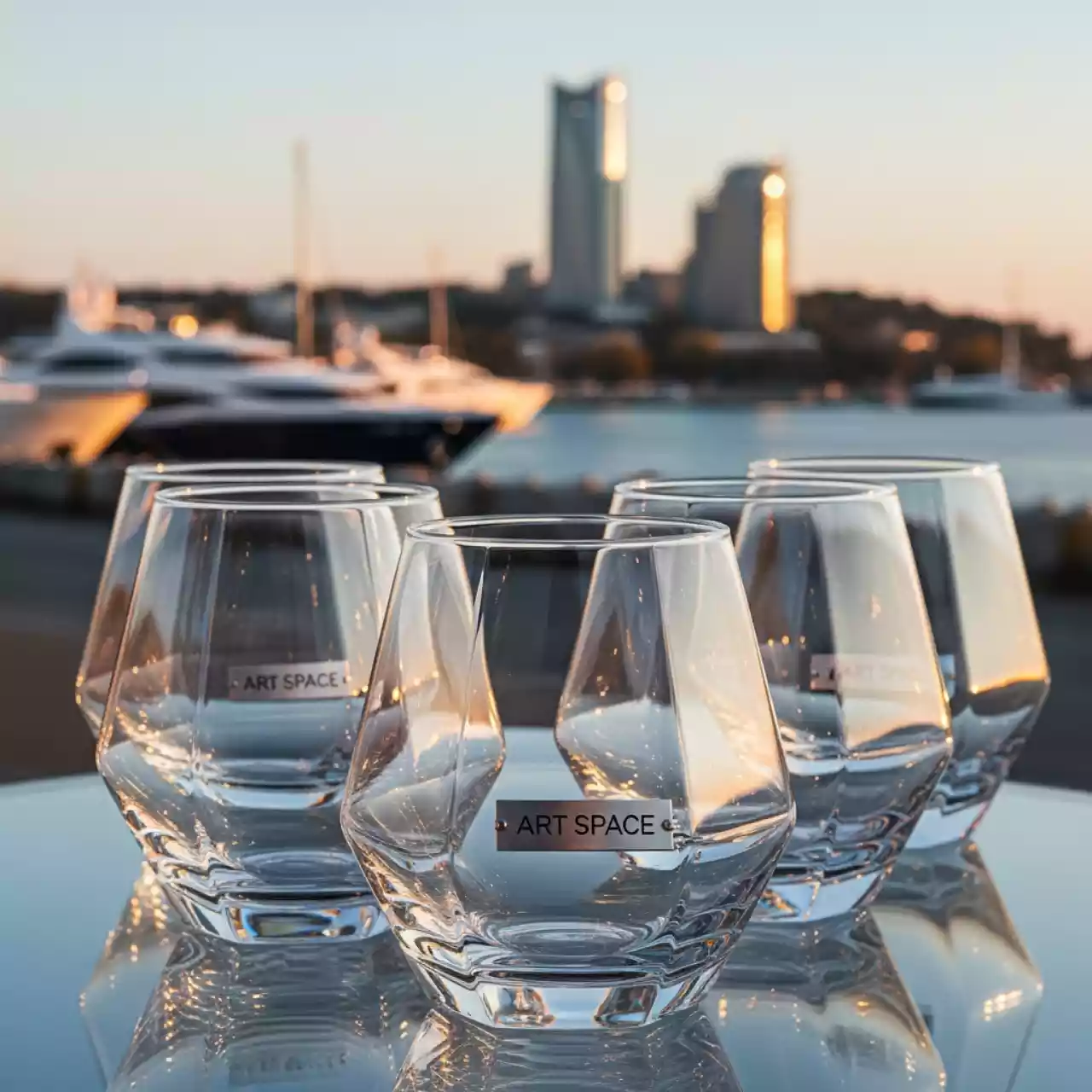 Аренда Бокалы Призма Форм на территории Морпорта Сочи — ART SPACE