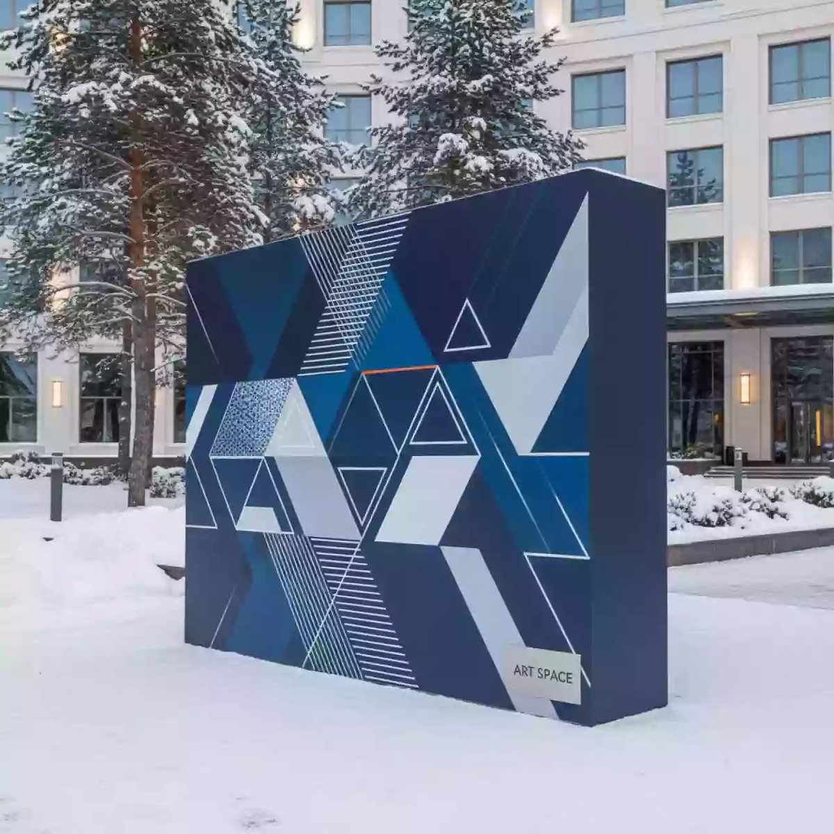 Аренда Бренд волл уличный 2х3 м в Courtyard by Marriott Sochi — ART SPACE