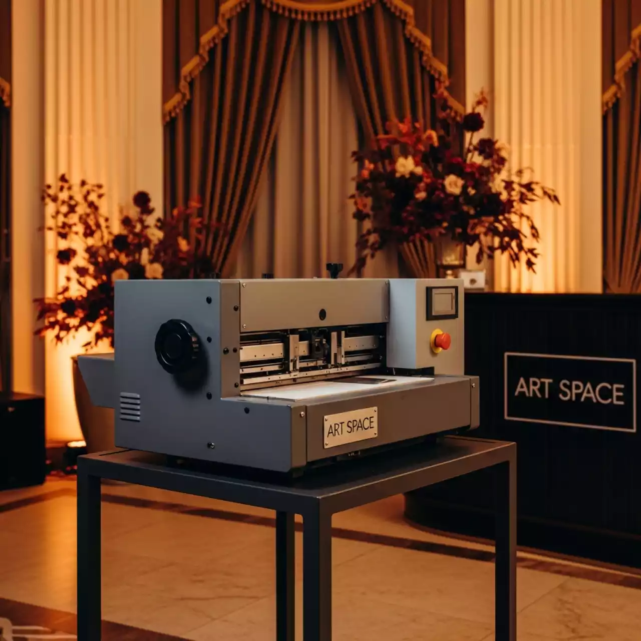 Аренда Буклетмейкер Vektor HD ZY2 на подставке в Mantera Supreme — ART SPACE