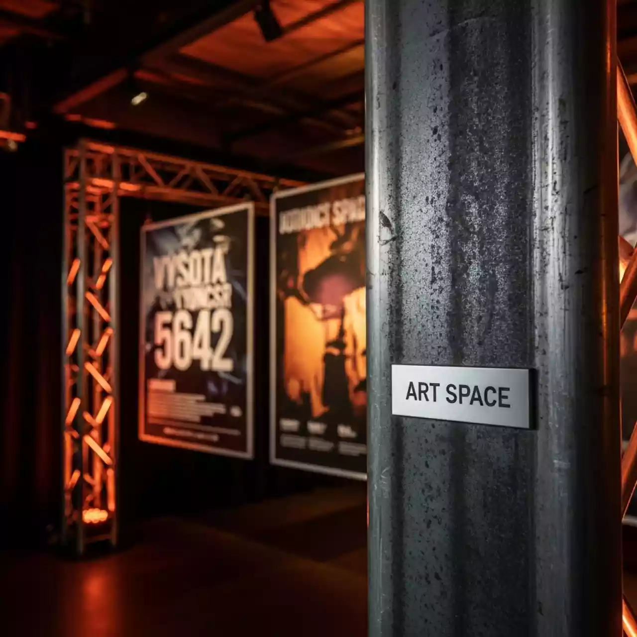 Аренда Бумага рулонная для плоттера с покрытием Lomond XL Glossy Paper 150 м² 1067х30 м 50,8 мм в ресторане «Высота 5642» — ART SPACE