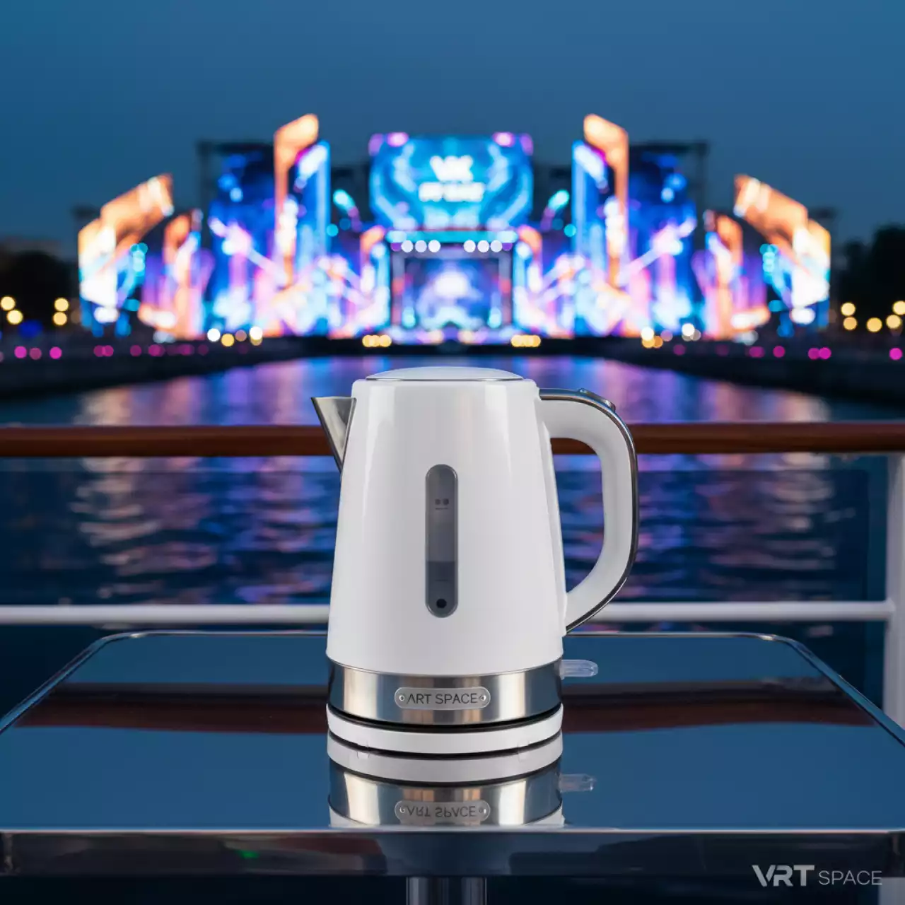 Аренда Чайник электрический белый 1,5 л на теплоходе «Дагомыс» — ART SPACE