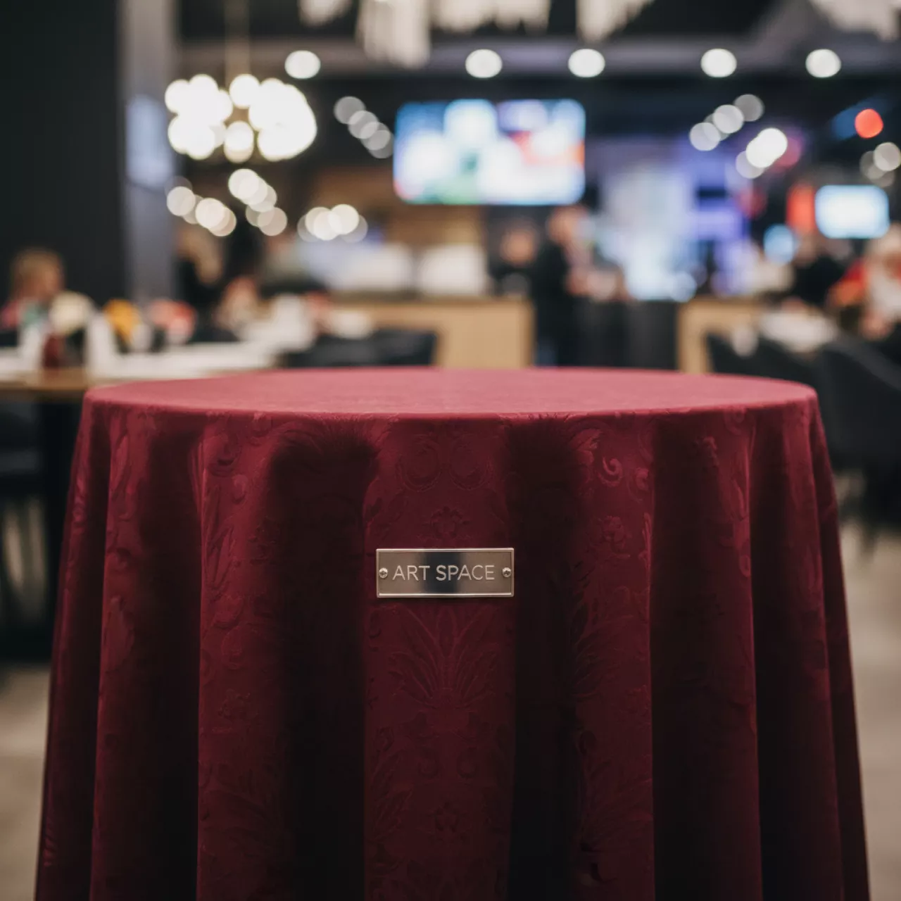 Аренда Чехла для стола 05 D70хH110 см в ресторане «Voda» — ART SPACE