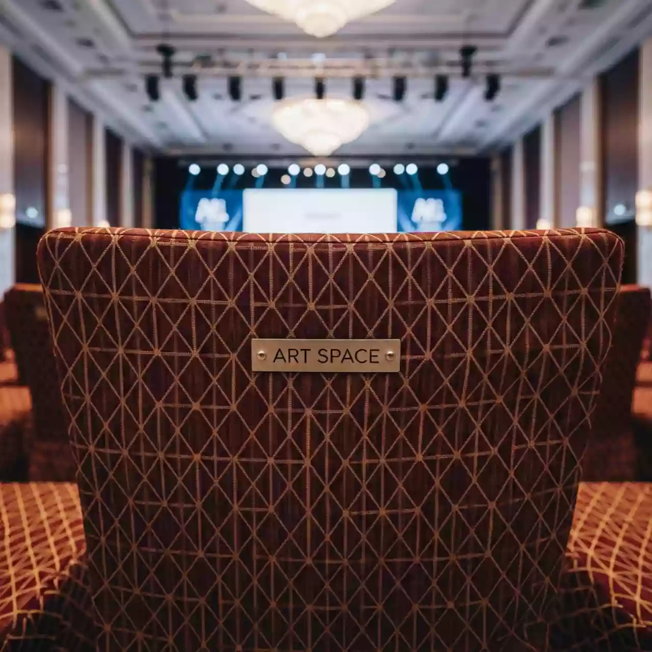 Аренда Чехлы на стулья для свадьбы в Radisson Blu Resort & Congress Centre — ART SPACE