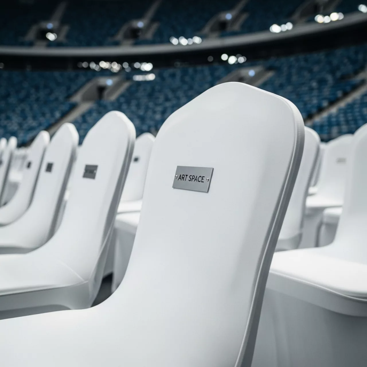 Аренда Чехол банкетный для стула Изо белый из ткани на арене «Фишт» — ART SPACE