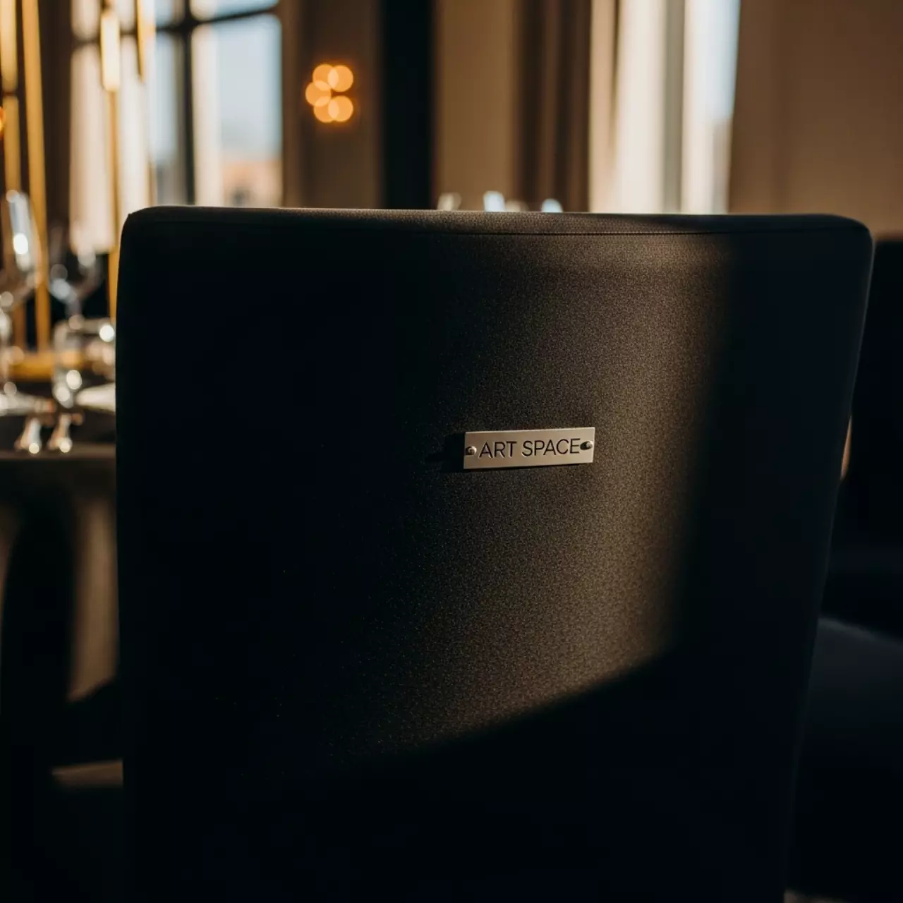 Аренда Чехол черный для стула в Stella di Mosca — ART SPACE