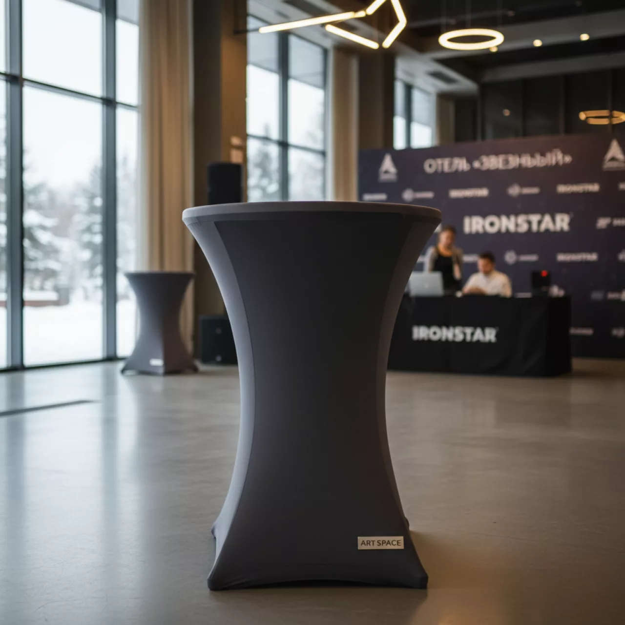 Аренда Чехол для коктейльного стола серый обтягивающий стрейч в отеле «Звездный» — ART SPACE