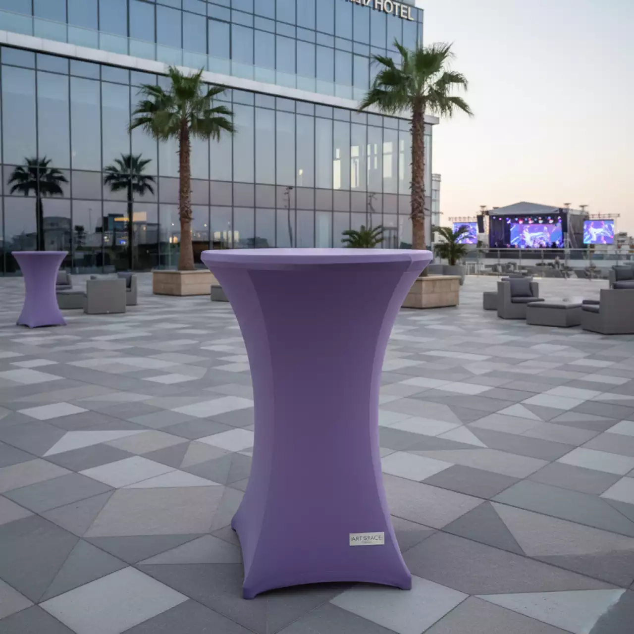 Аренда Чехол для коктейльного стола сиреневый обтягивающий стрейч в Imeretinskiy Hotel — ART SPACE