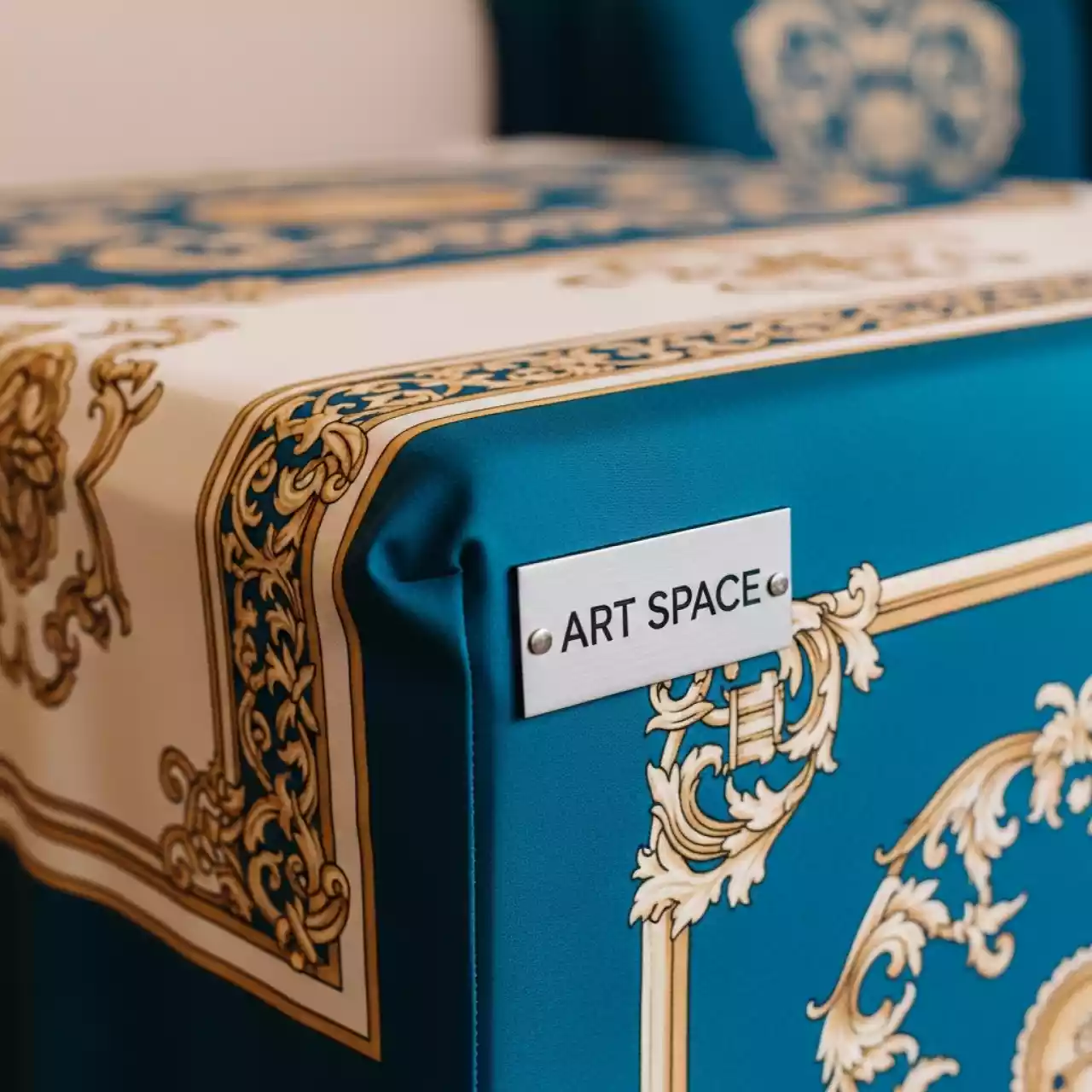 Аренда Чехол для мебели 203х260 см в ресторане «Магадан» — ART SPACE