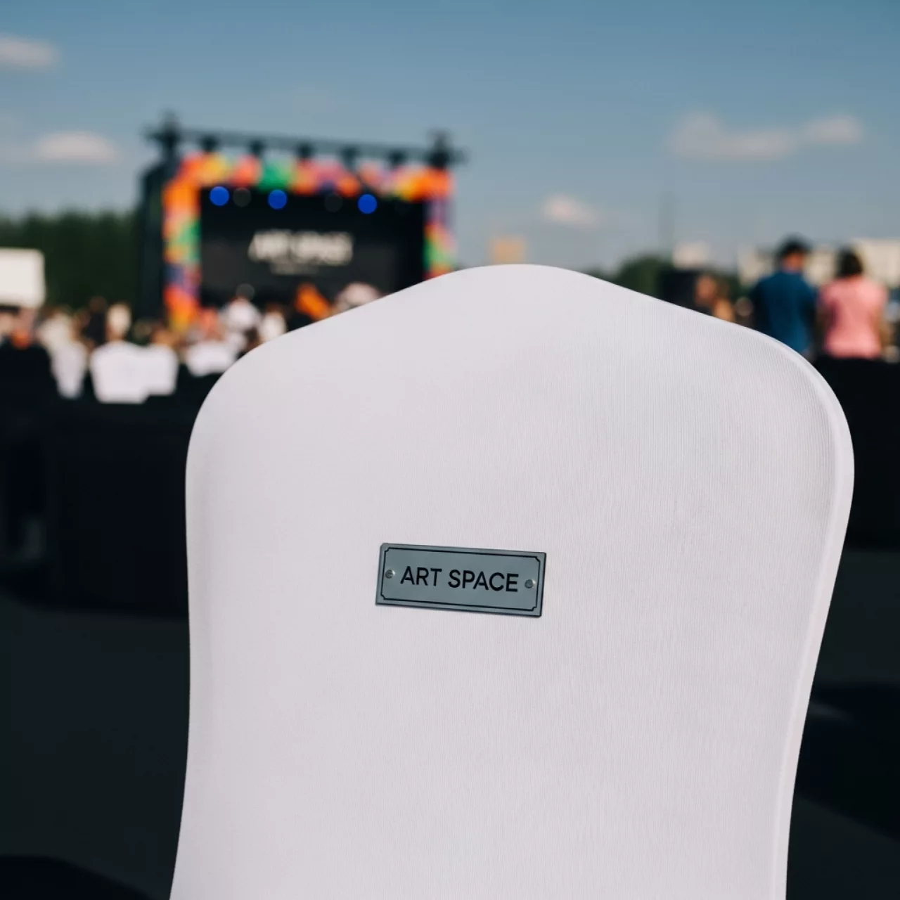 Аренда Чехол для стула белый универсальный в Karat Resort — ART SPACE