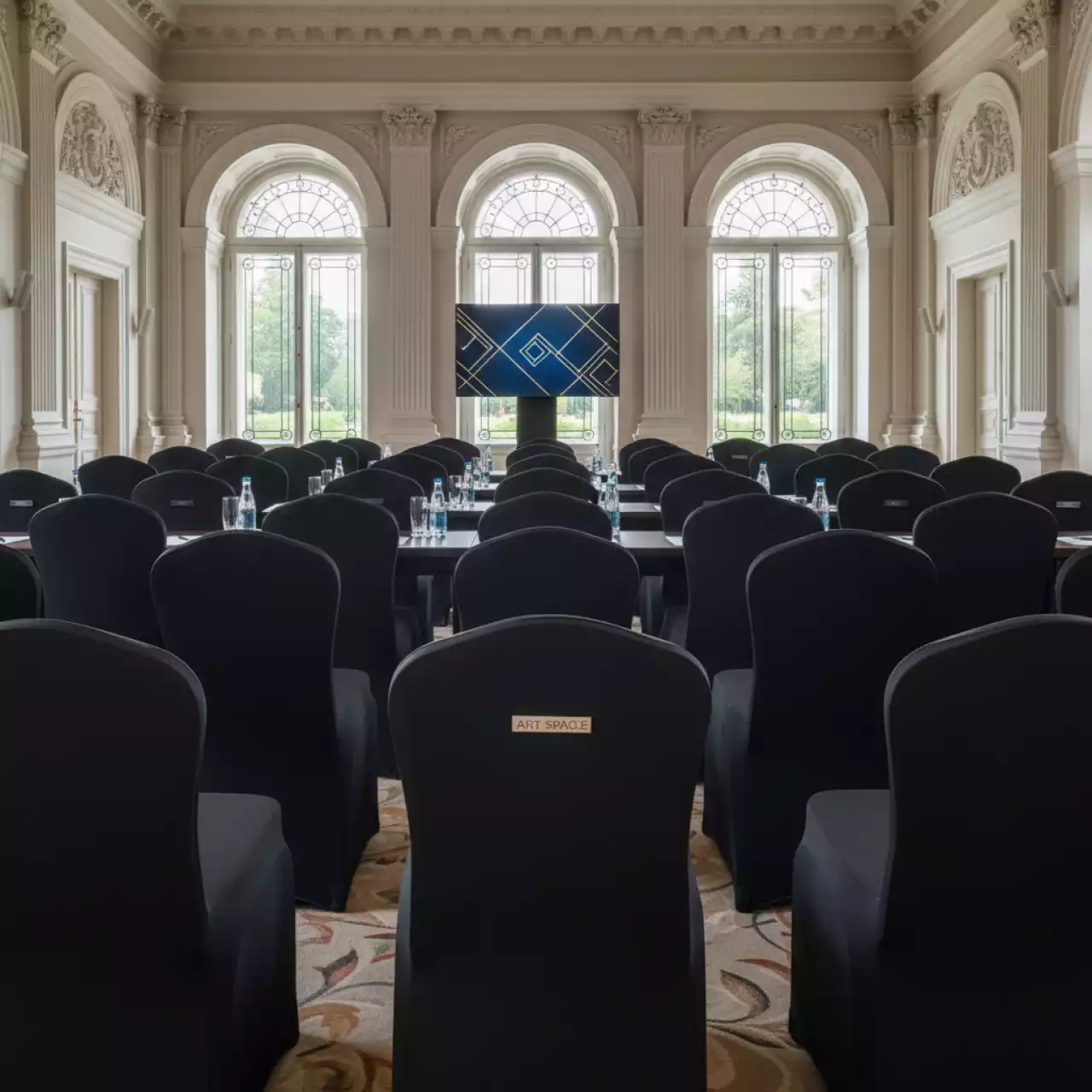 Аренда Чехол для стула черный стрейч в санатории «Металлург» — ART SPACE