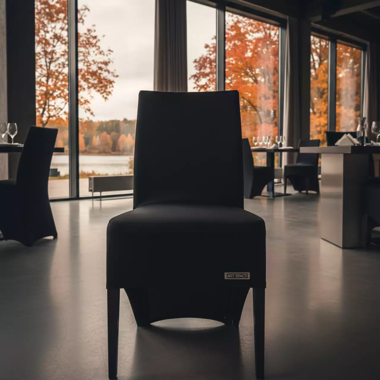 Аренда Чехол для стула черный в ресторане «Voda» — ART SPACE