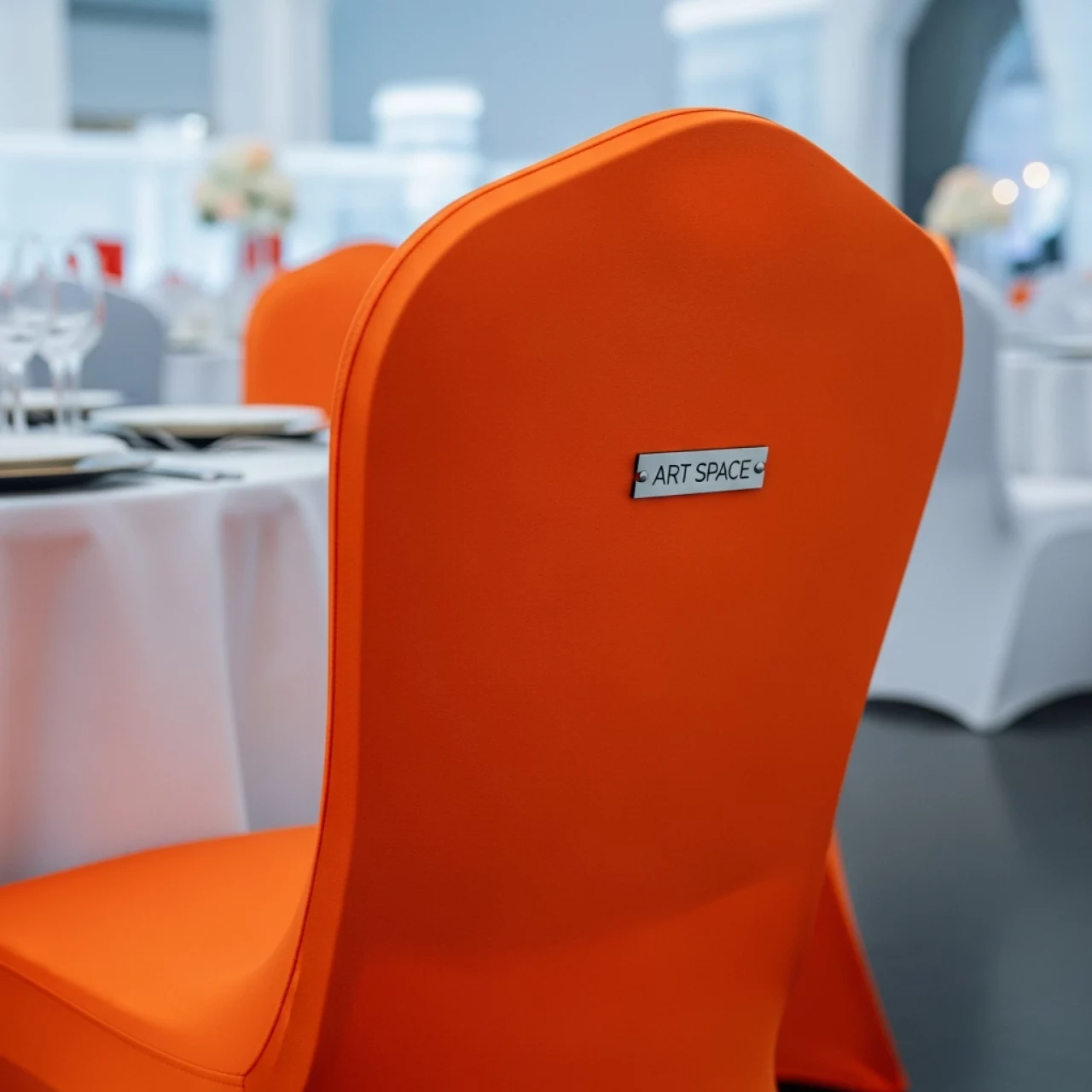 Аренда Чехол для стула стрейч оранжевый в ледовом дворце «Большой» — ART SPACE