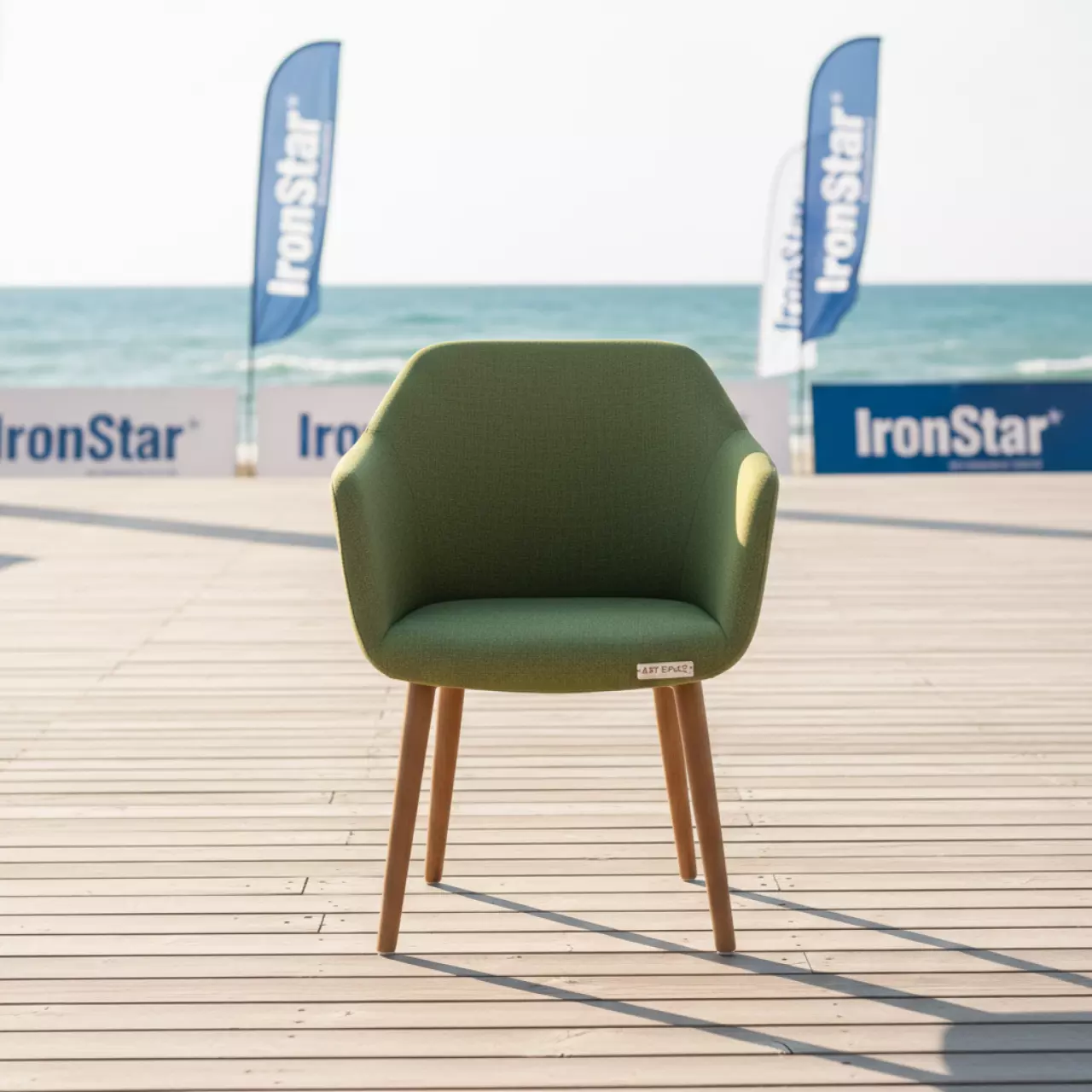 Аренда Чехол E 07 на стул Eames оливковый на пляжных клубах Хосты — ART SPACE