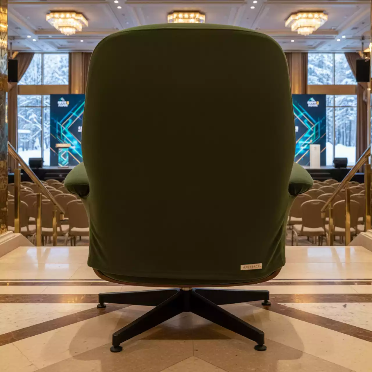 Аренда Чехол Е 07 на стул Eames оливковый в Cosmos Sochi Hotel — ART SPACE
