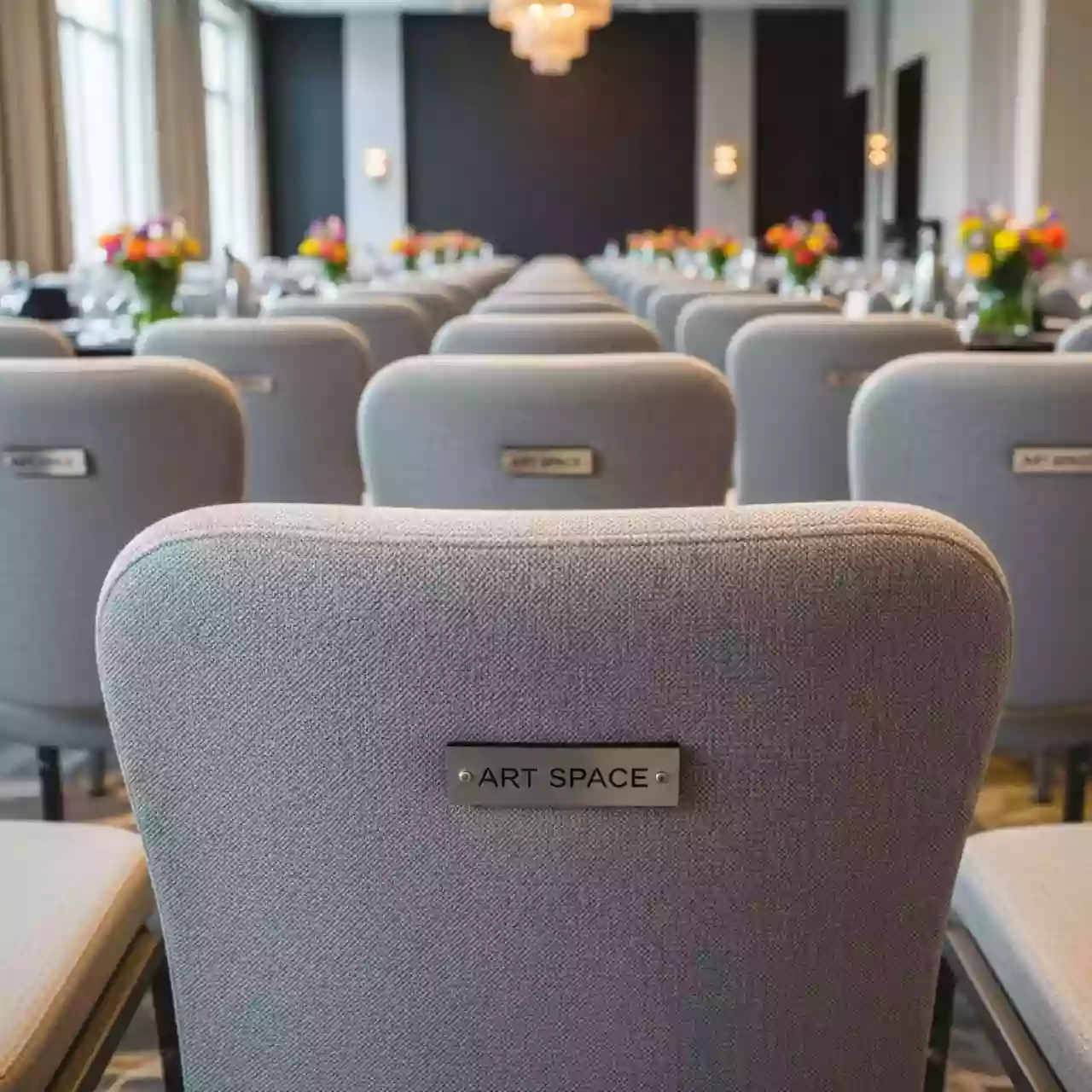 Аренда Чехол Е 07 на стул Eames серый в Novotel Resort — ART SPACE