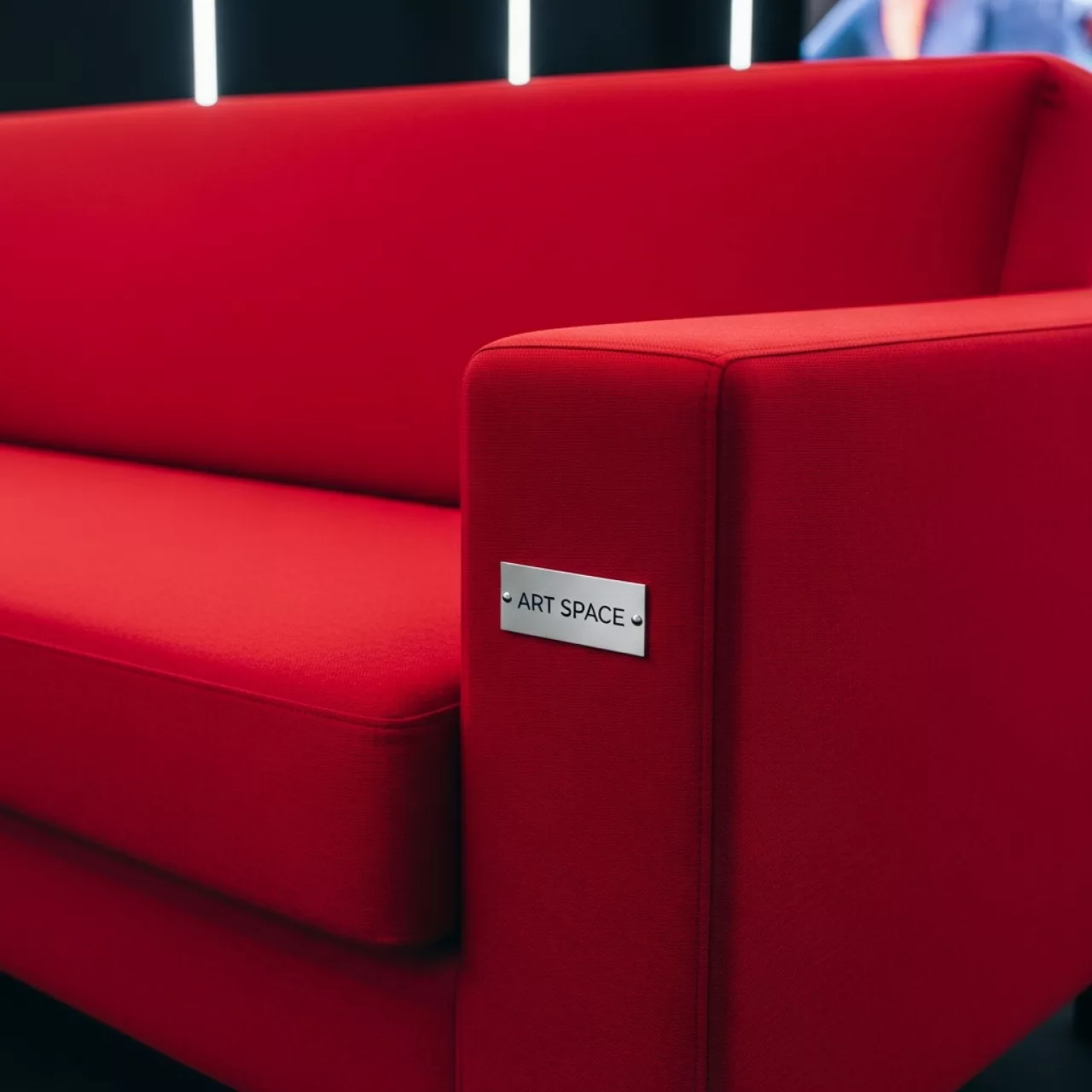 Аренда Чехол красный на диван "Модест" в Сириус Арене — ART SPACE