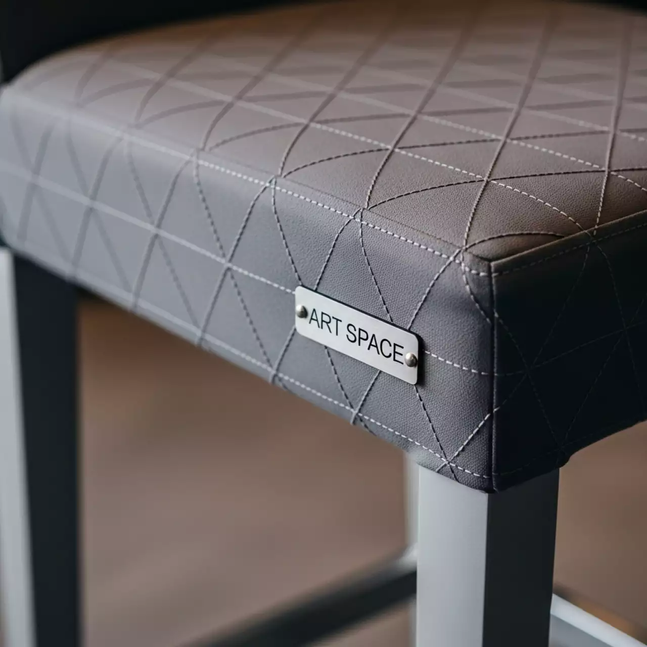 Аренда Чехол на барный стул треугольная строчка серый в Rodina Grand Hotel & SPA — ART SPACE