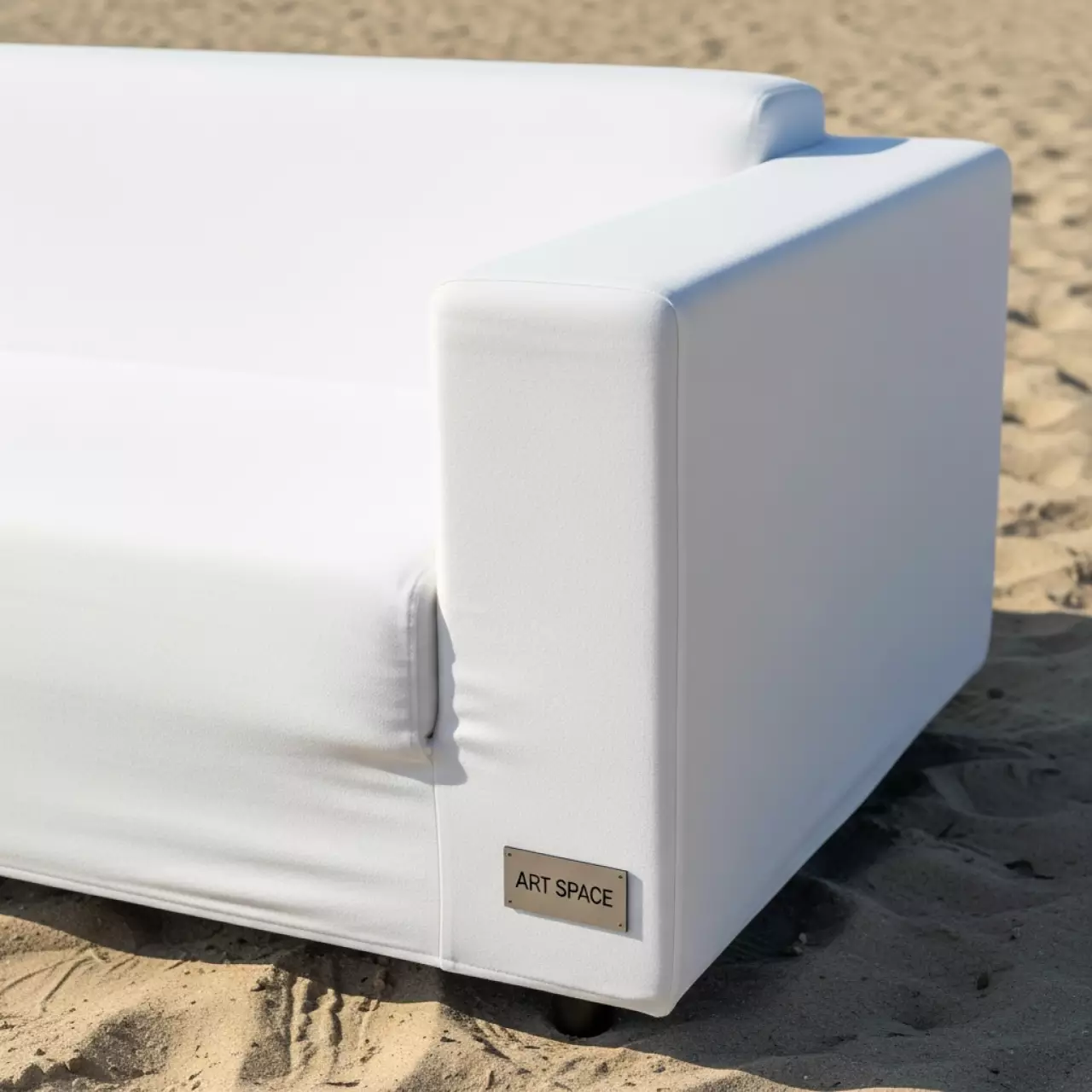 Аренда Чехол на диван Модест белый на пляже «Маяк» — ART SPACE