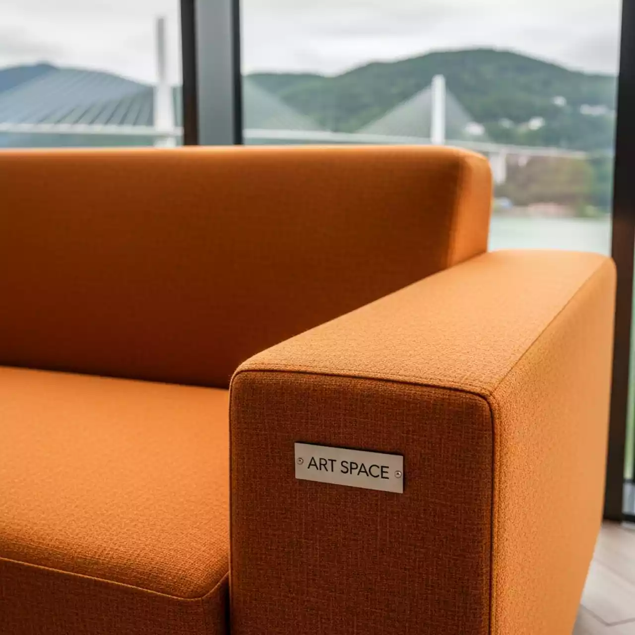 Аренда Чехол на диван Модест оранжевый в Skypark Sochi — ART SPACE