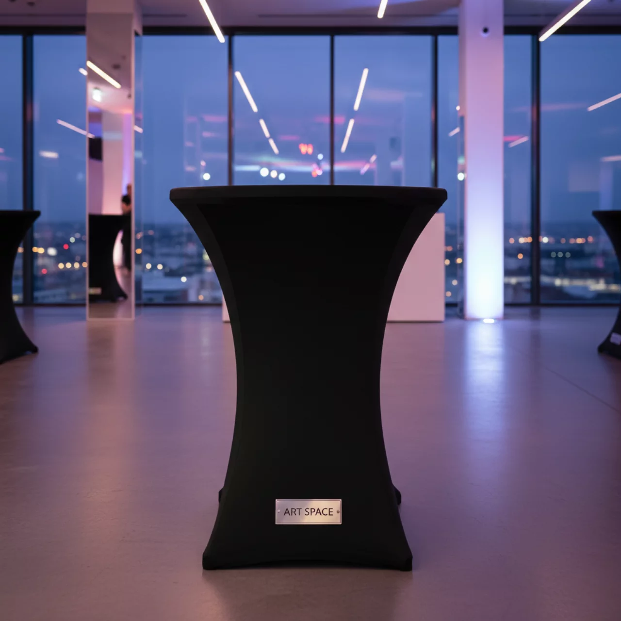 Аренда Чехол на коктейльный стол черный бифлекс в Panorama by Mercure — ART SPACE