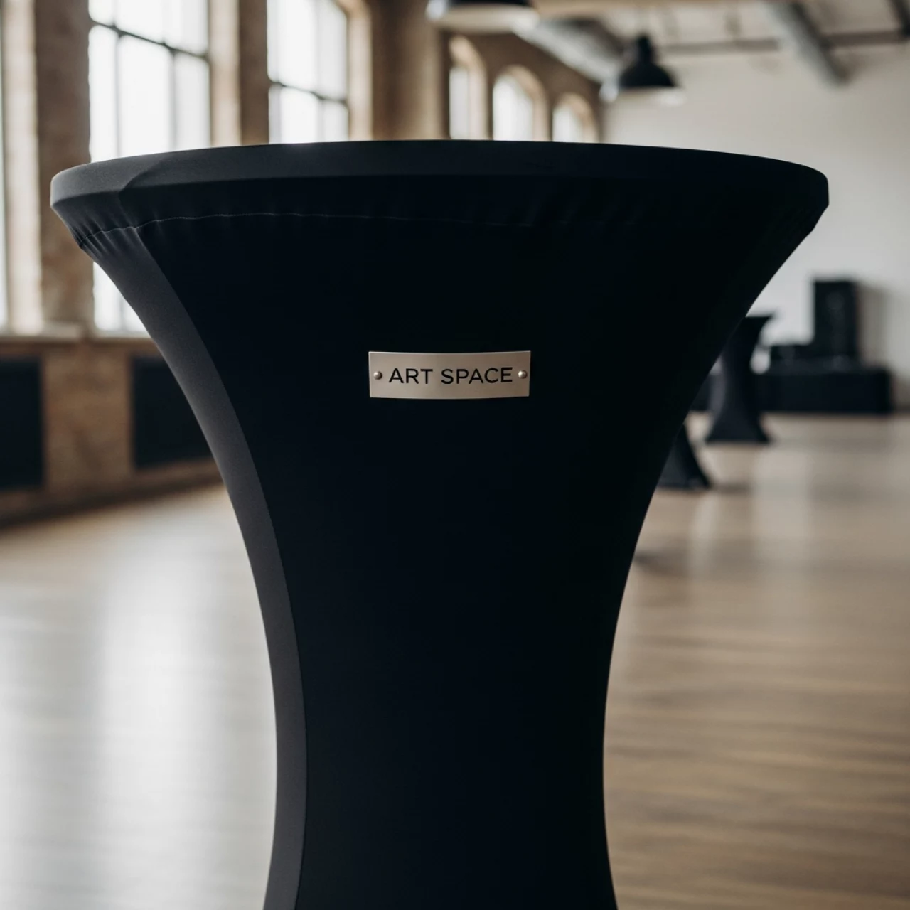 Аренда Чехол на коктейльный стол чёрный бифлекс в Сочи Парк Отеле — ART SPACE