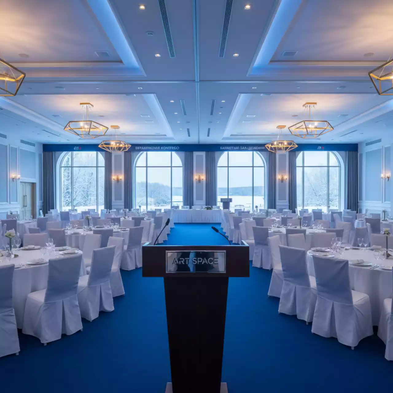 Аренда Чехол на стул с юбкой белый в банкетном зале «Дельфин» — ART SPACE