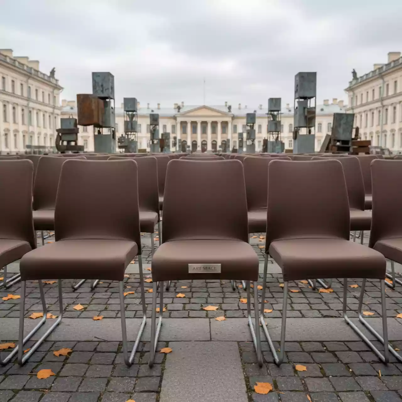 Аренда Чехол стрейч для стула коричневый в усадьбе Голицына — ART SPACE