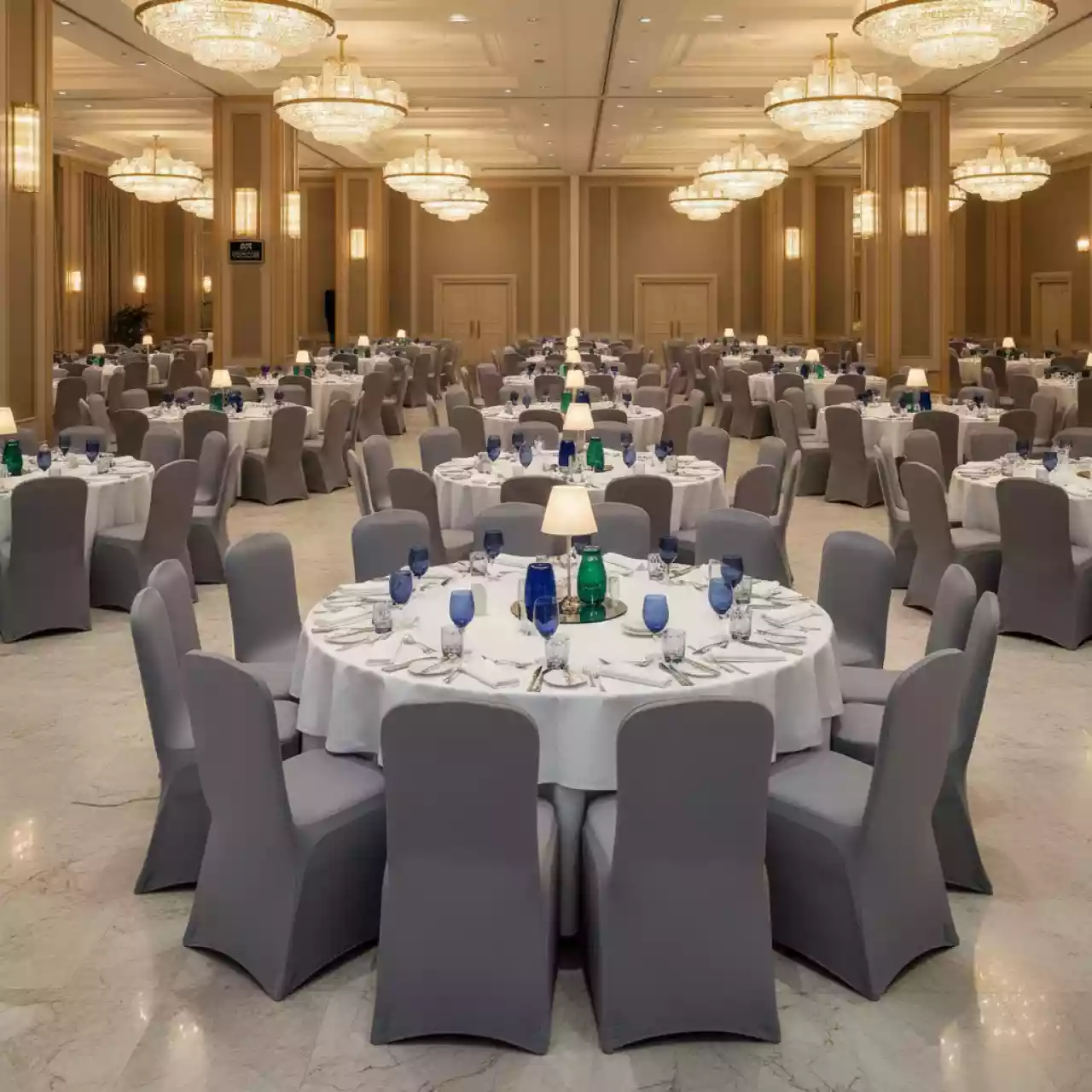 Аренда Чехол стрейч для стула серый в отеле «Звездный» — ART SPACE