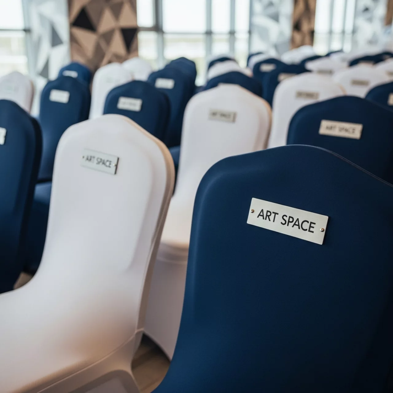 Аренда Чехол стрейч для стула в Bridge Resort — ART SPACE