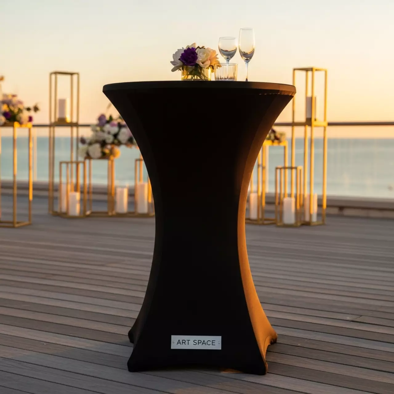 Аренда Чехол стрейч на коктейльный стол черный бифлекс на пляже «Маяк» — ART SPACE