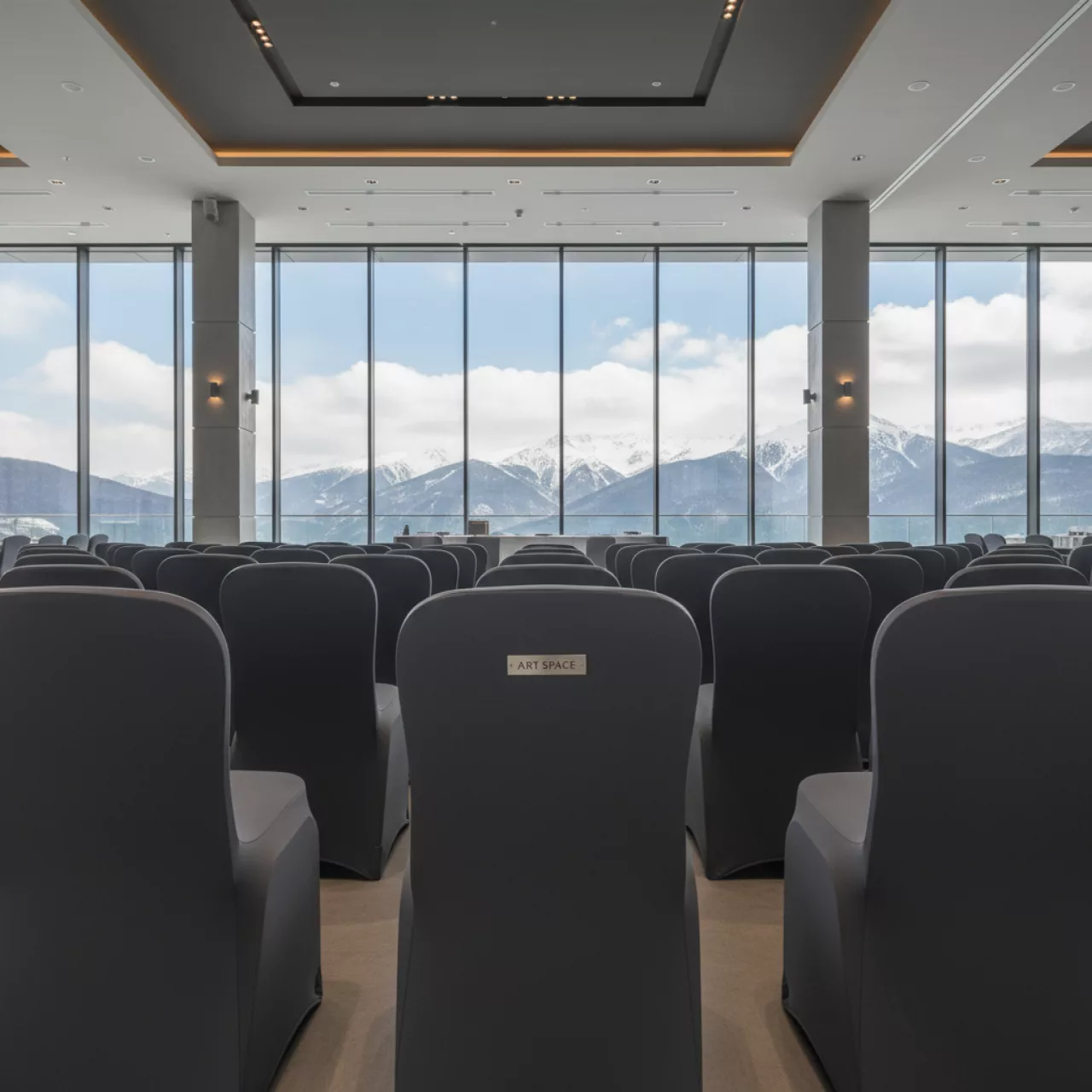 Аренда Чехол стрейч на стул тёмно серый на курорте «Газпром» (Альпика) — ART SPACE