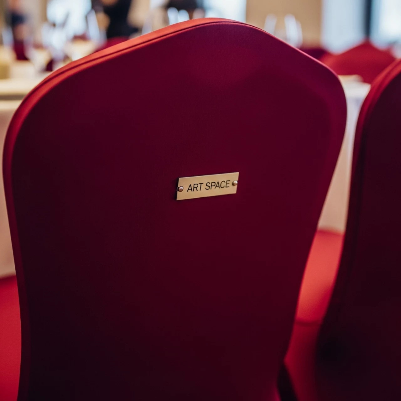 Аренда Чехол стрейч спандекс для стула в Sochi Marriott Krasnaya Polyana — ART SPACE