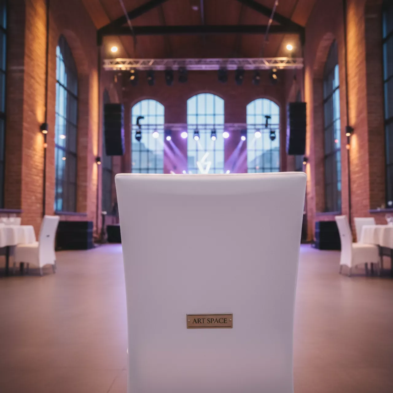 Аренда Чехол стрейч текстиль для стула белый в Karat Resort — ART SPACE