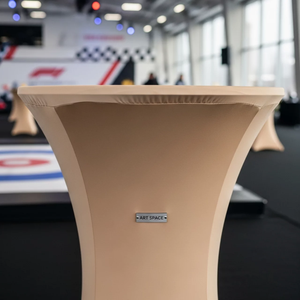 Аренда Чехол стрейч текстиль на коктейльный стол 110х70 шампань в Керлинговом центре «Ледяной куб» — ART SPACE