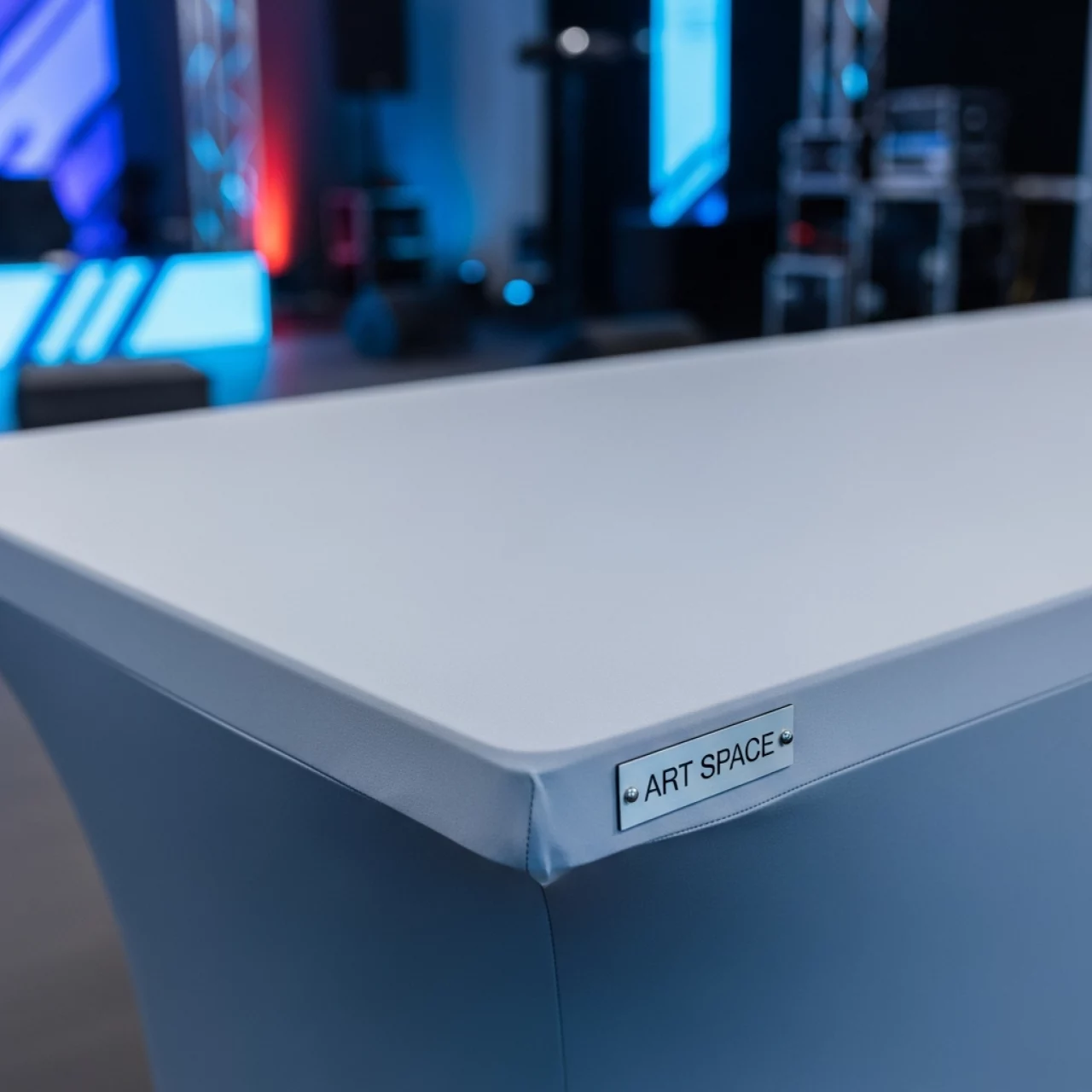 Аренда Чехол стрейч текстиль на стол 180х80 светло серый в Green Flow Hotel — ART SPACE