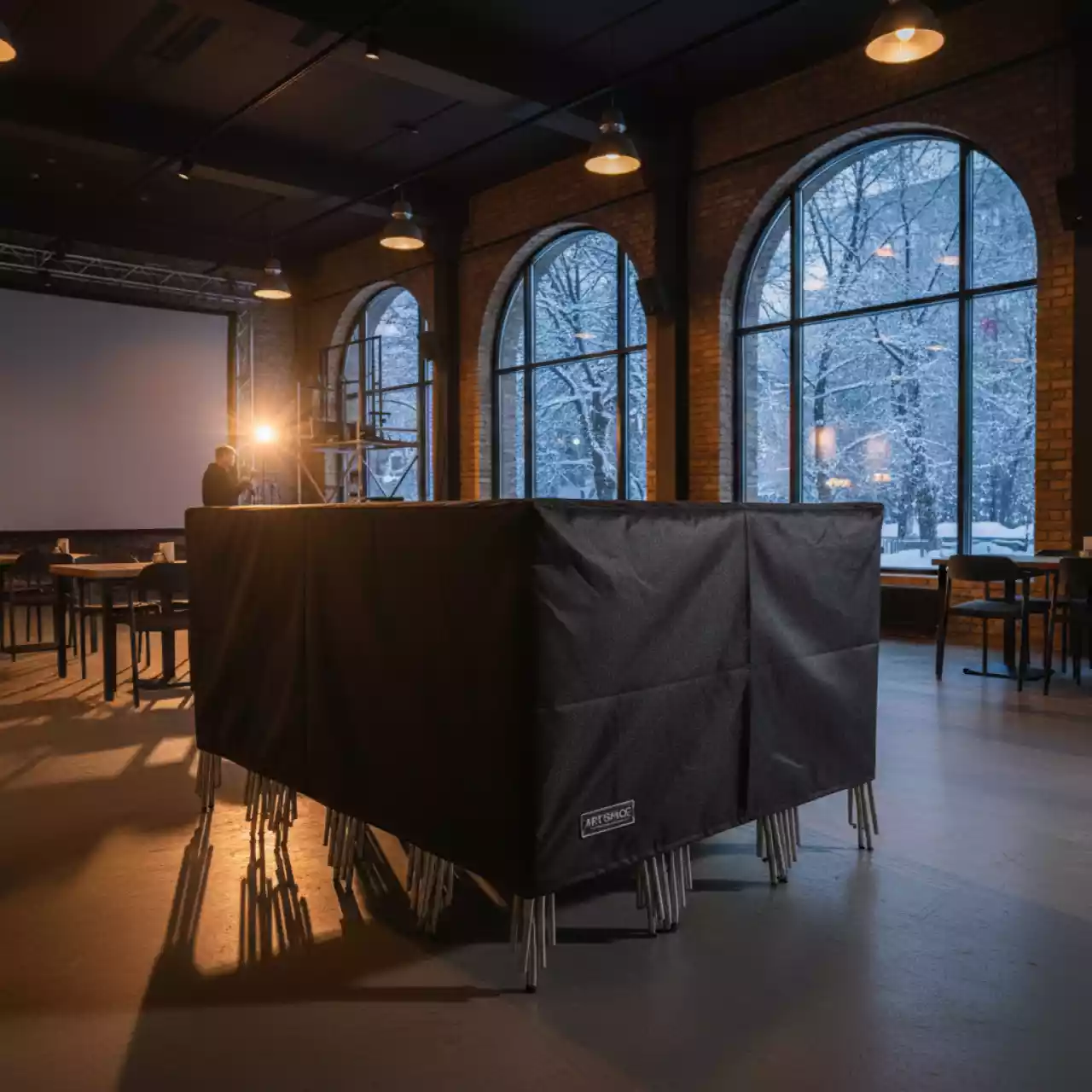 Аренда Чехол транспортировочный для 10 стульев черный 600 DEN в ресторане «Плакучая Ива» — ART SPACE