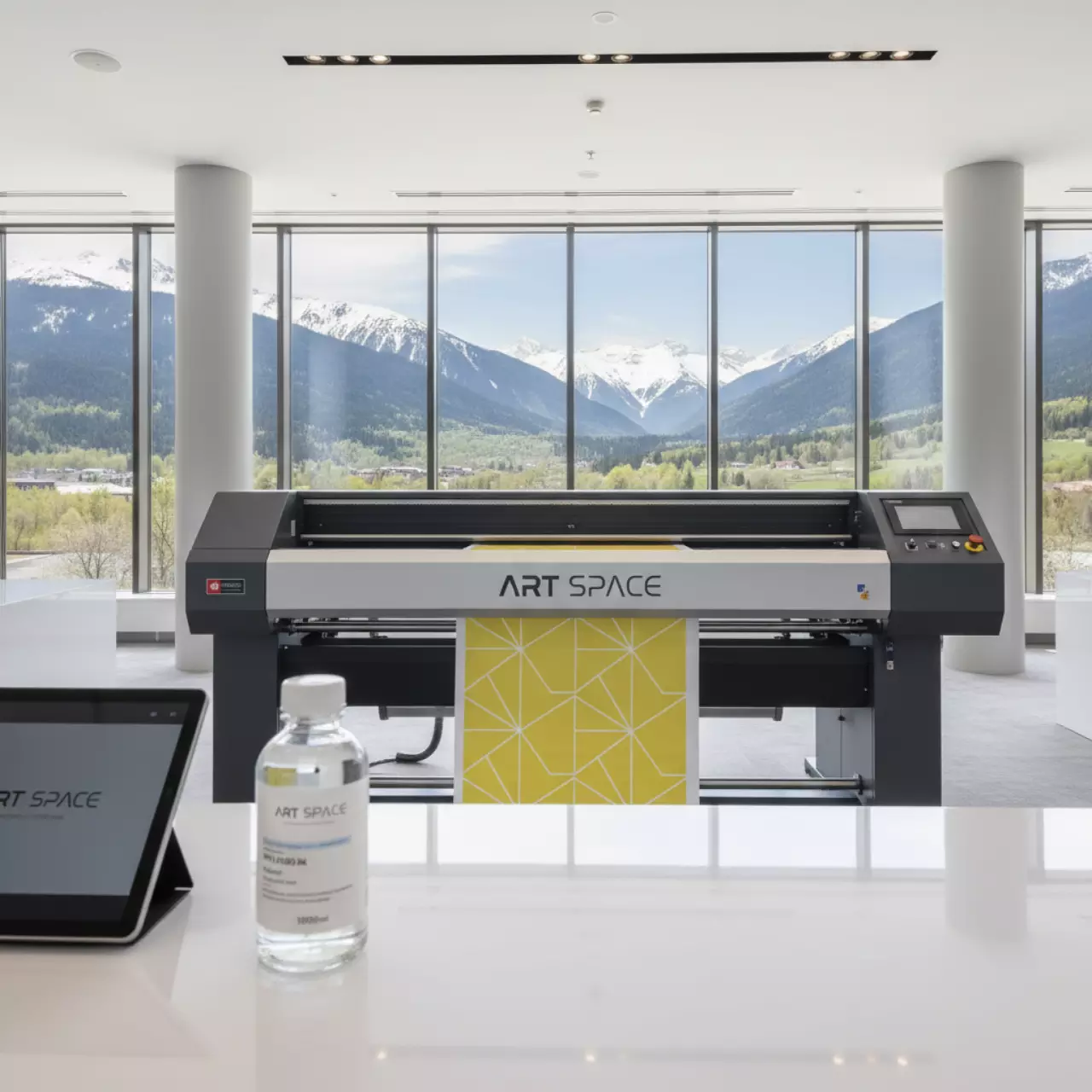 Аренда Чернила УФ LED для плоттеров Mimaki LUS 120UV Yellow 1000 мл в Radisson Hotel Rosa Khutor — ART SPACE