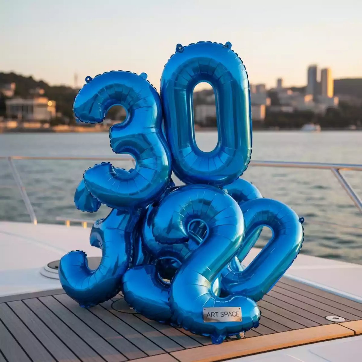 Аренда Цифр фольгированных детских голубых на VIP-яхте (Имеретинский порт) — ART SPACE