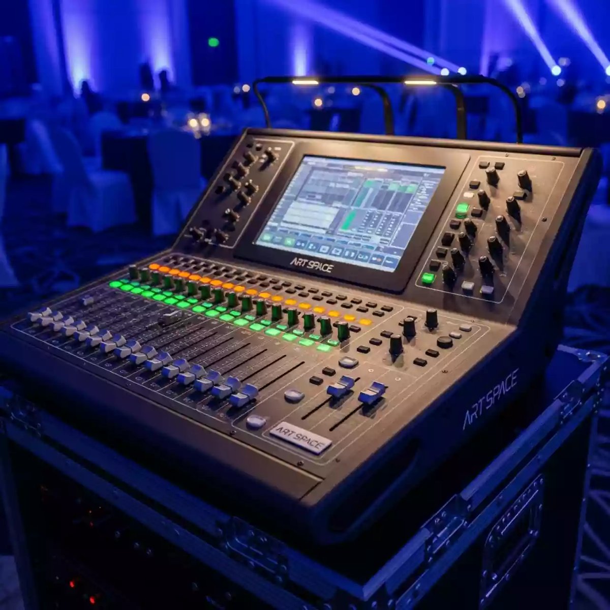 Аренда Цифровая микшерная консоль Yamaha M 7CL 48 в Radisson Collection Paradise — ART SPACE