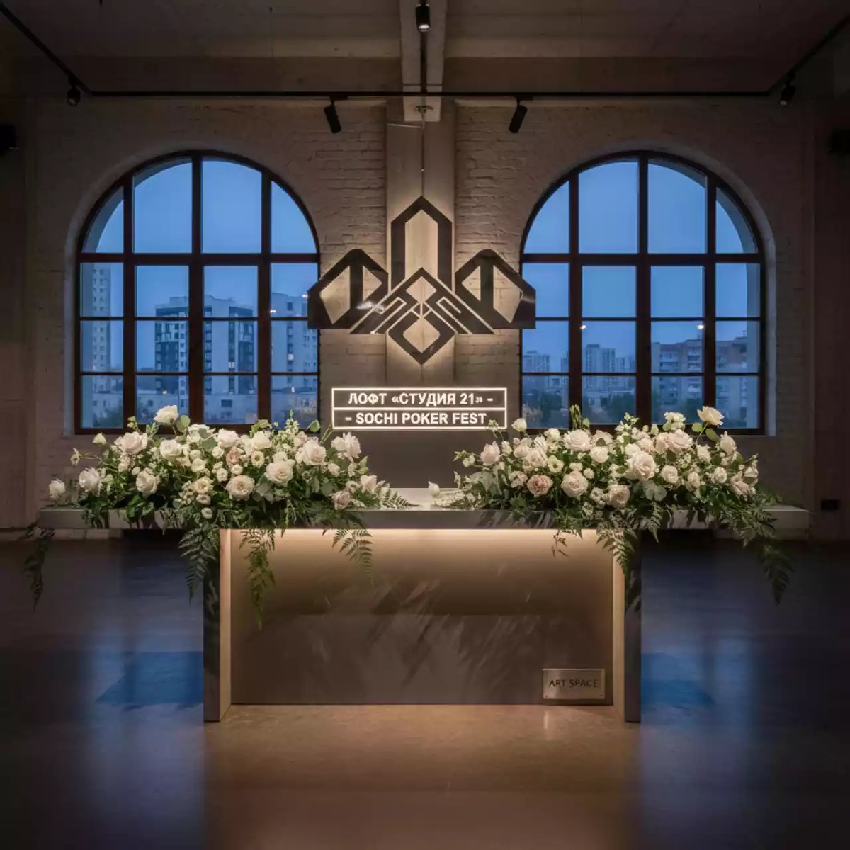 Аренда Декор цветочный для свадьбы в лофте «Студия 21» — ART SPACE