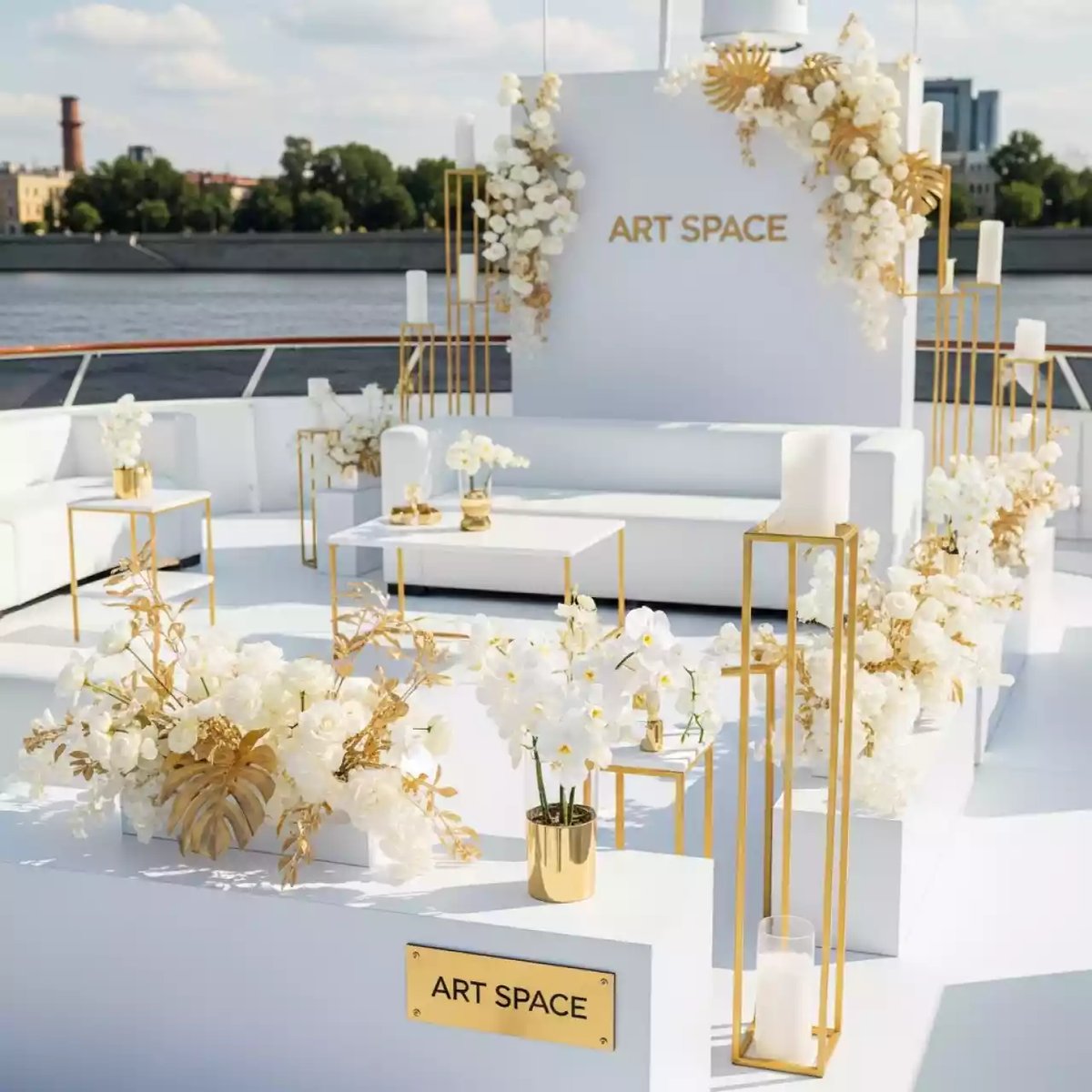 Аренда Декор изысканный в бело золотых тонах на теплоходе «Дагомыс» — ART SPACE