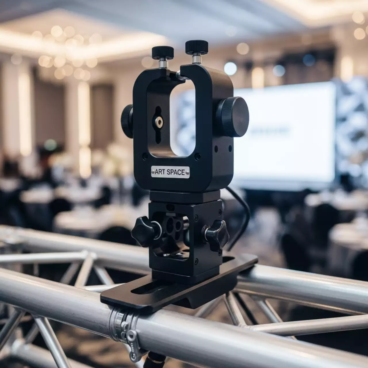 Аренда Держатель лазера Swing Duo Duo S в Radisson Blu Resort & Congress Centre — ART SPACE