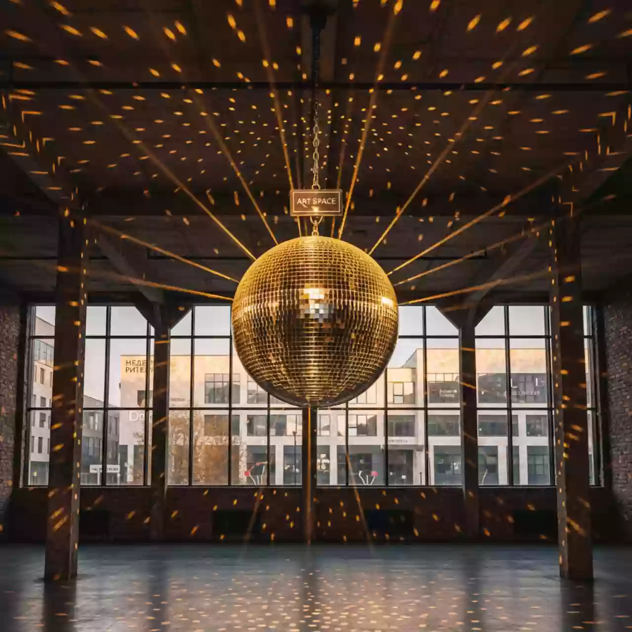 Аренда Диско шар зеркальный 50 см в Delta Sirius — ART SPACE