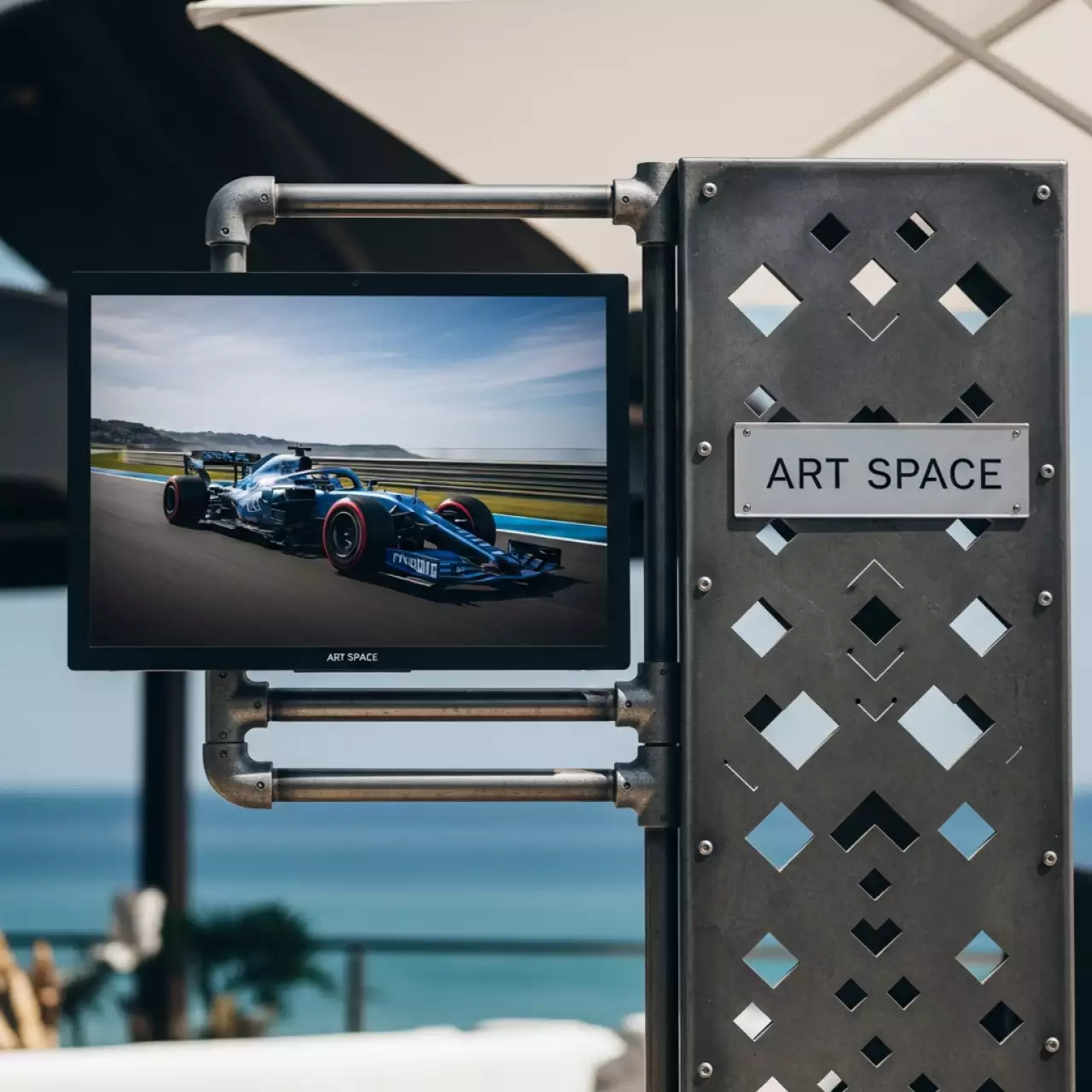 Аренда Дисплей Iiyama LE3240S B1 на пляже «Ривьера» — ART SPACE